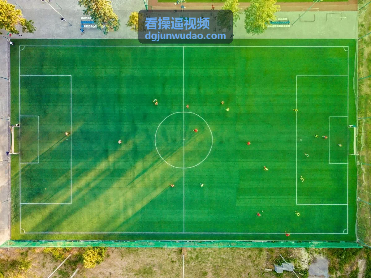 深夜独处看丝袜诱惑视频场景